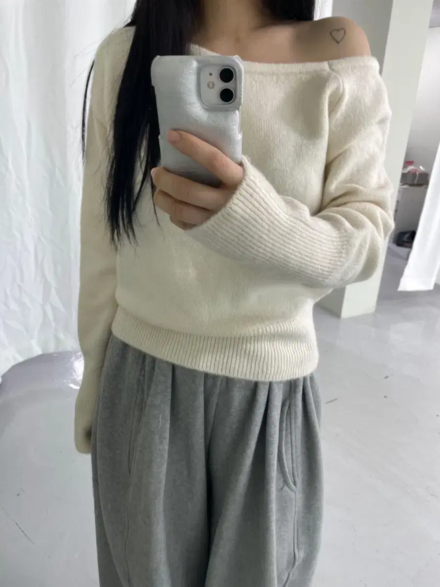 아워캐비넷 netty shoulder knit 아이보리